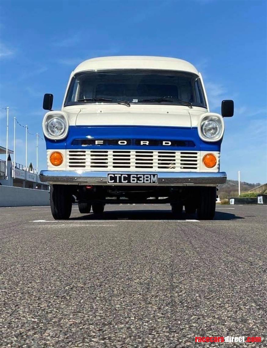 vintage-ford-transit-twin-wheeler-race-servic