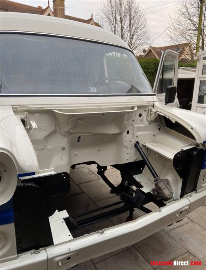 vintage-ford-transit-twin-wheeler-race-servic