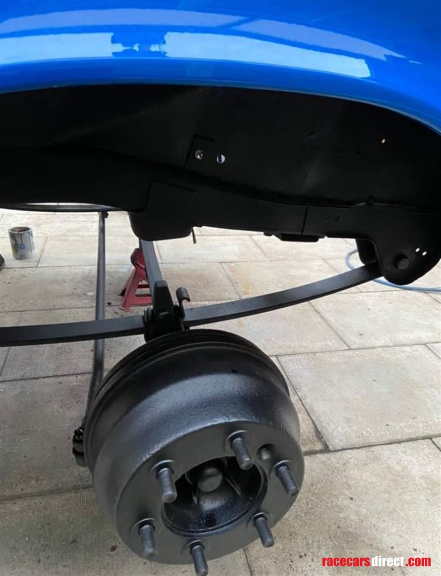 vintage-ford-transit-twin-wheeler-race-servic