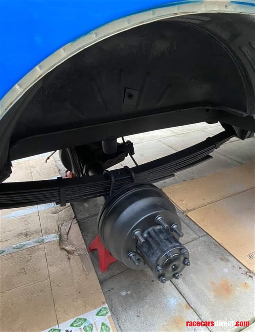 vintage-ford-transit-twin-wheeler-race-servic