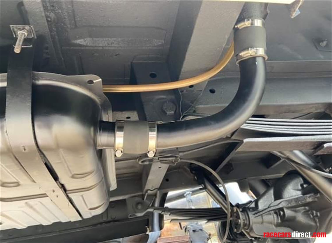 vintage-ford-transit-twin-wheeler-race-servic