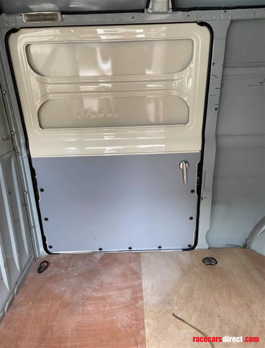 vintage-ford-transit-twin-wheeler-race-servic