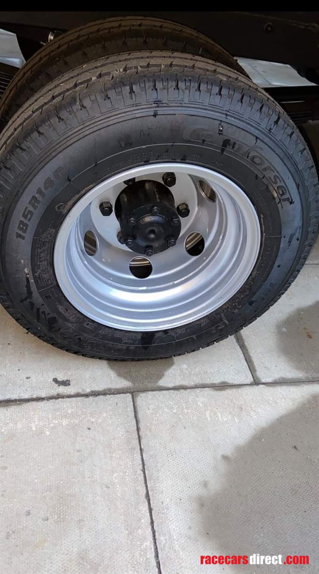 vintage-ford-transit-twin-wheeler-race-servic