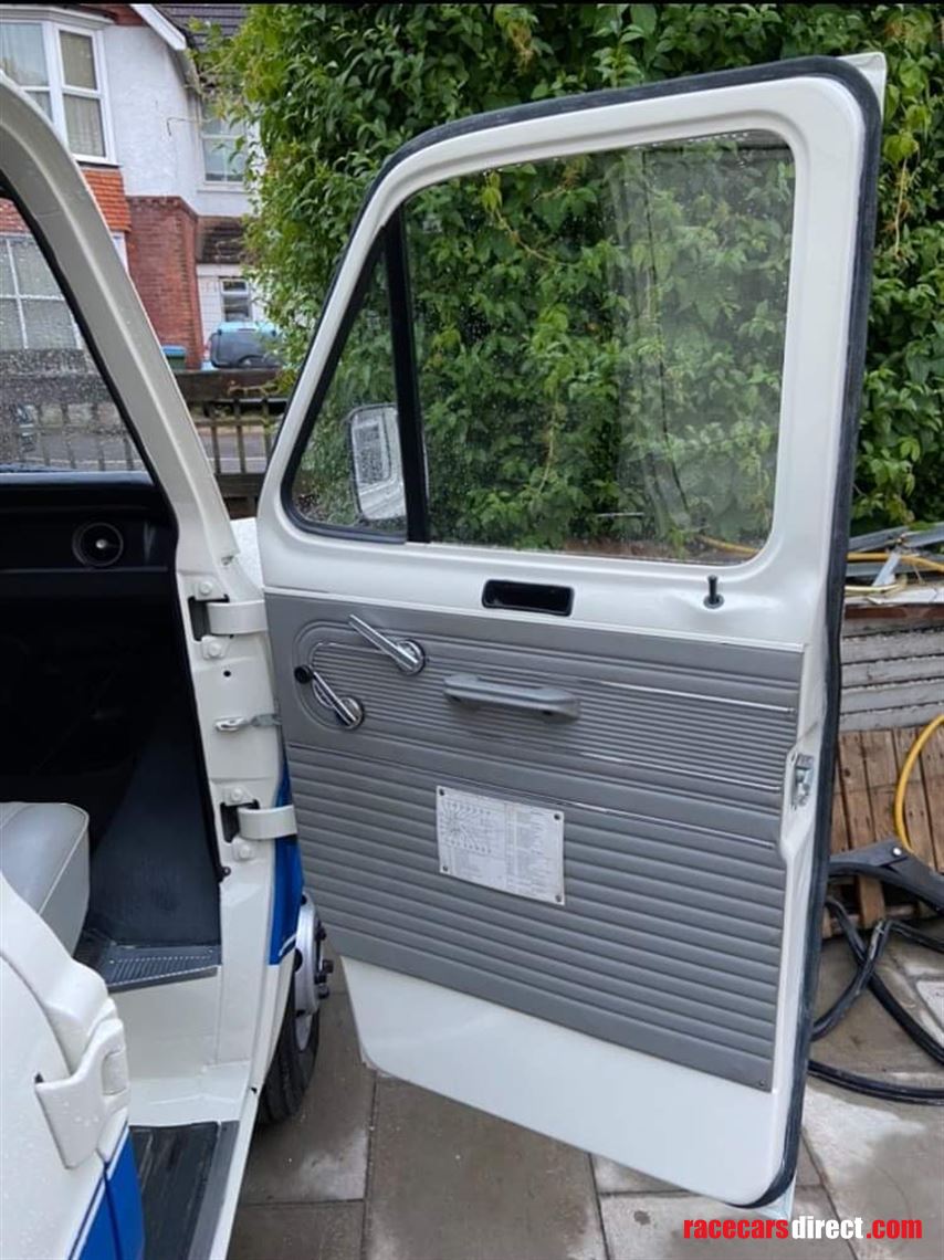 vintage-ford-transit-twin-wheeler-race-servic