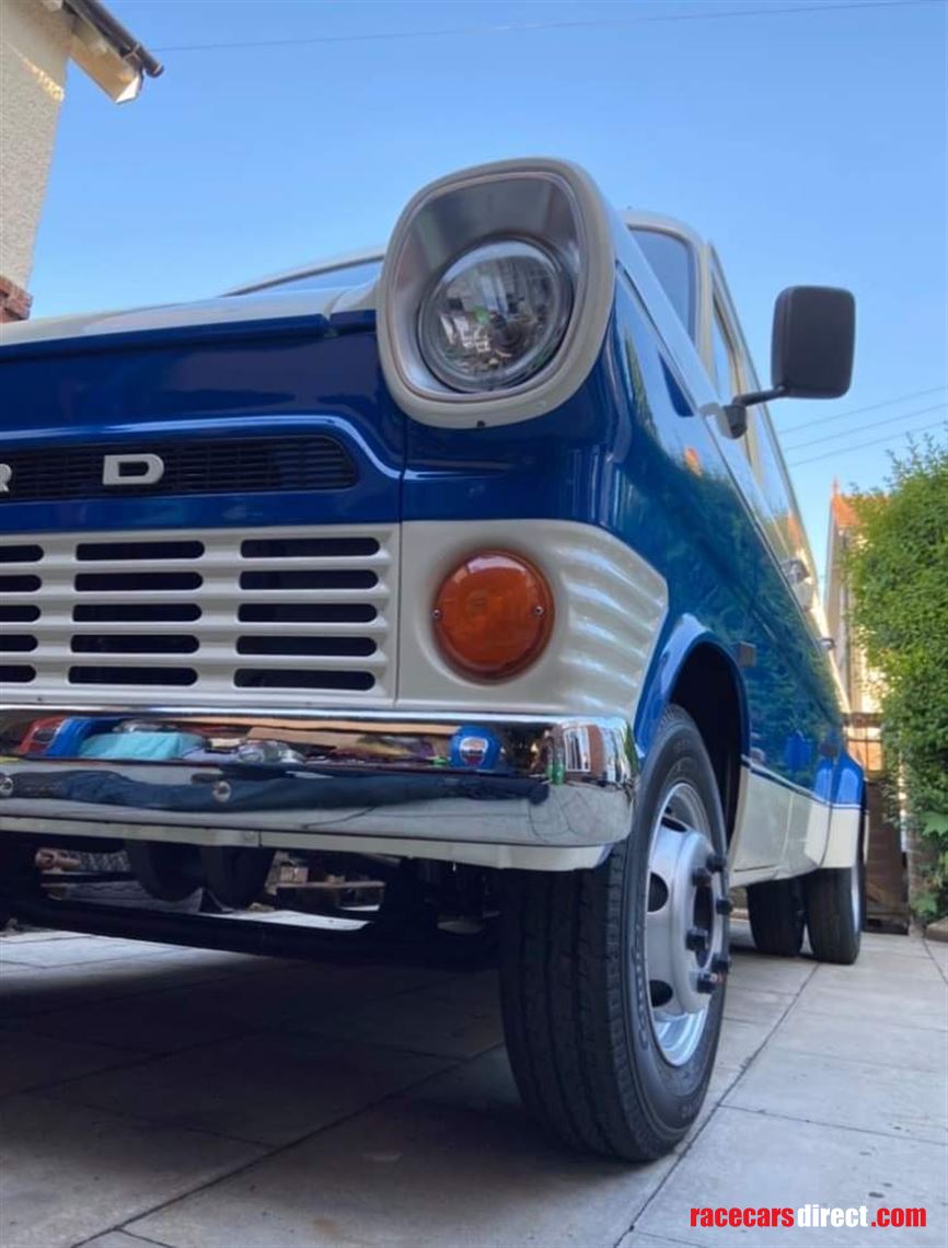 vintage-ford-transit-twin-wheeler-race-servic