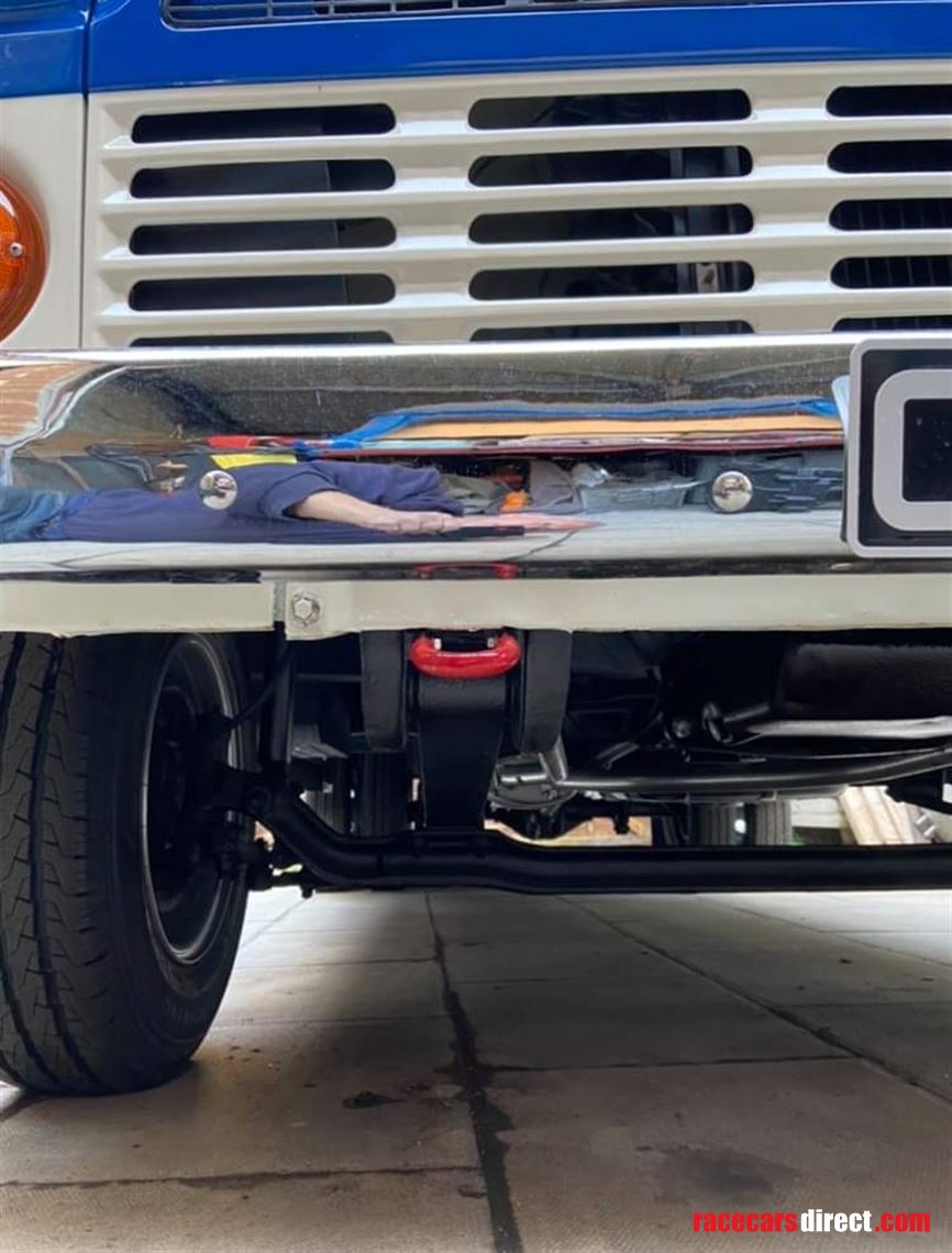 vintage-ford-transit-twin-wheeler-race-servic