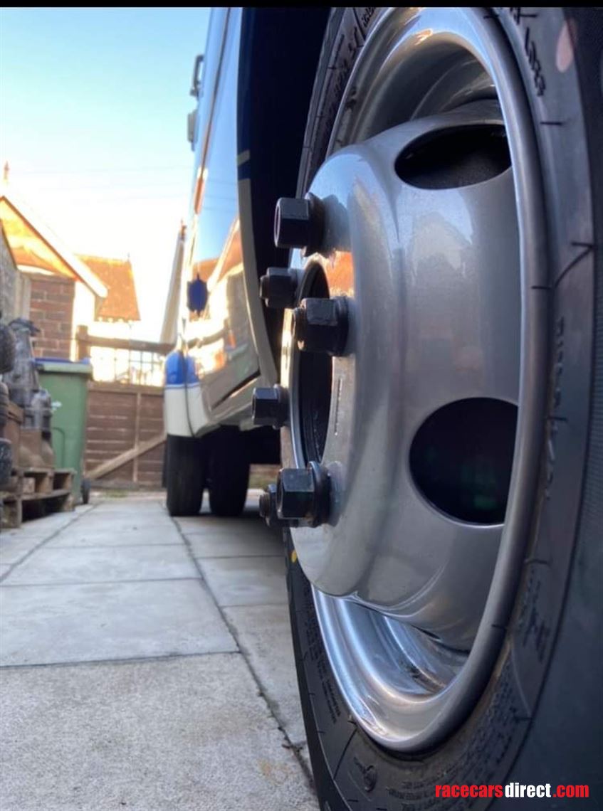 vintage-ford-transit-twin-wheeler-race-servic