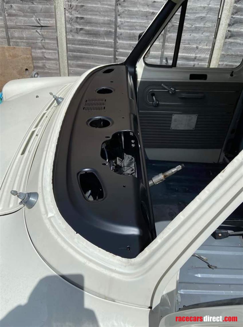 vintage-ford-transit-twin-wheeler-race-servic