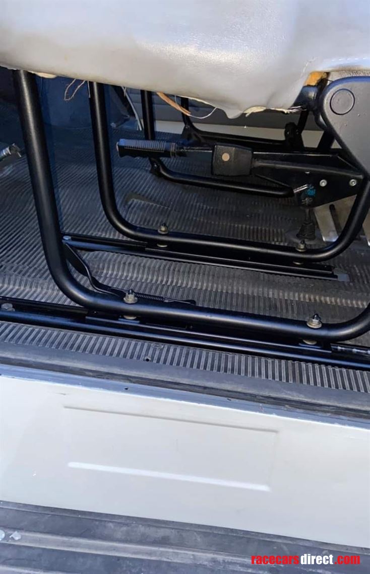 vintage-ford-transit-twin-wheeler-race-servic