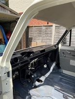 vintage-ford-transit-twin-wheeler-race-servic