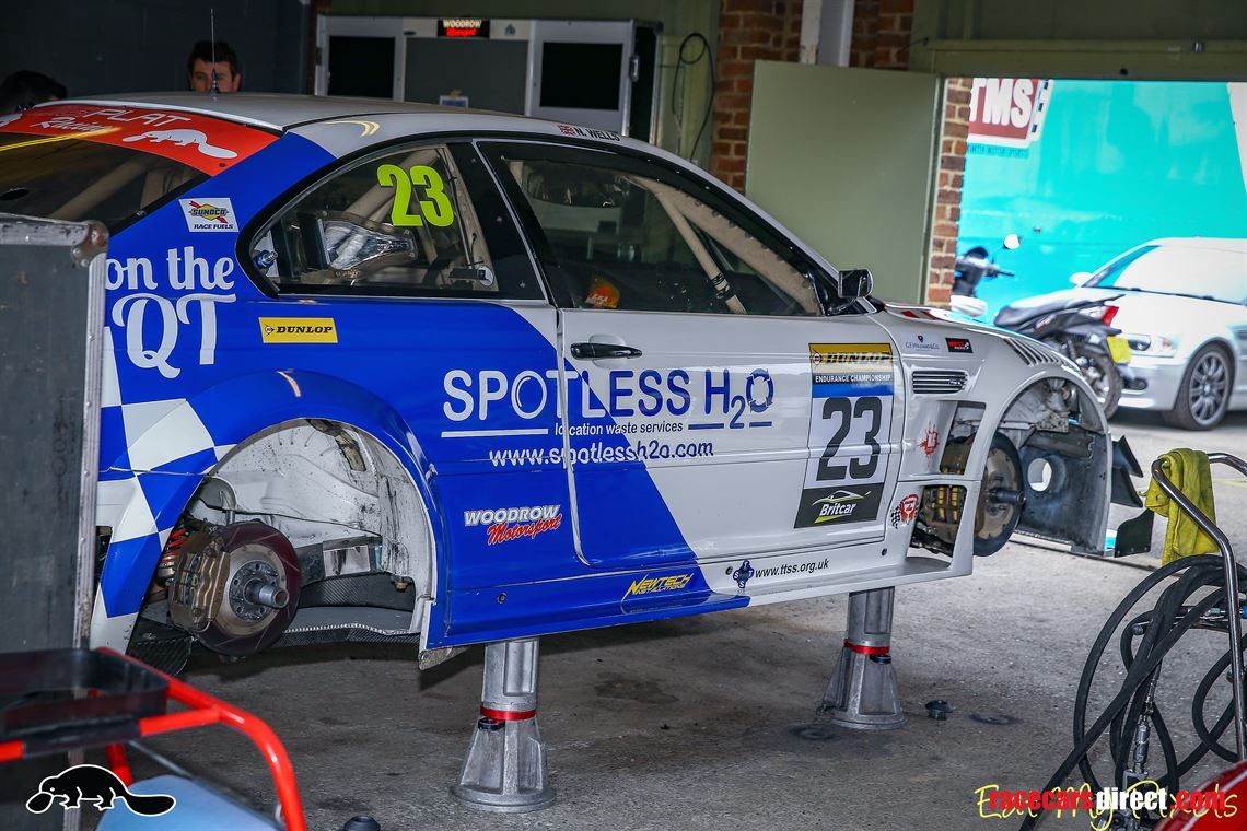 Air jacks, professional pit equipment and support