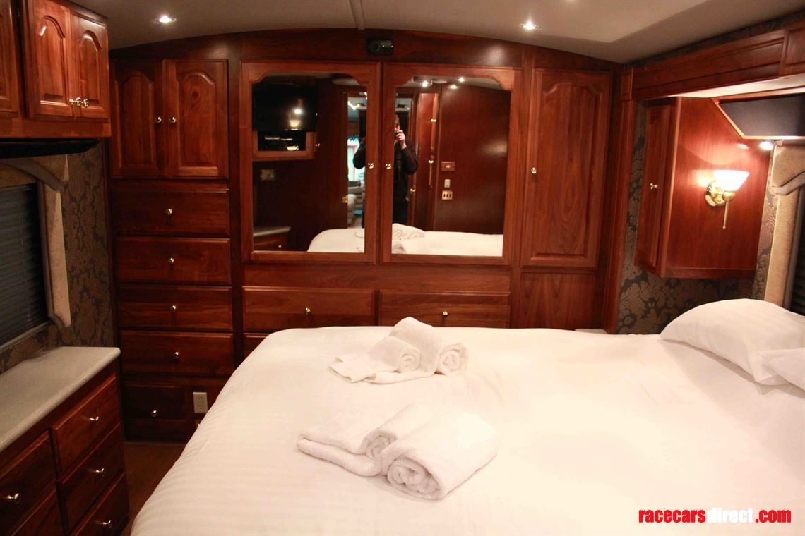 american-coach-eagle-40m