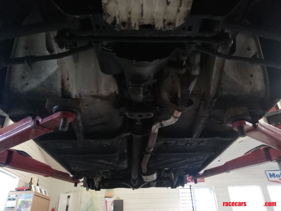 ford-cortina-track-car