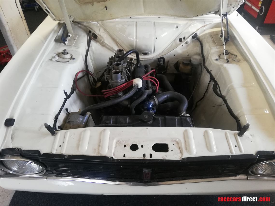 ford-cortina-track-car