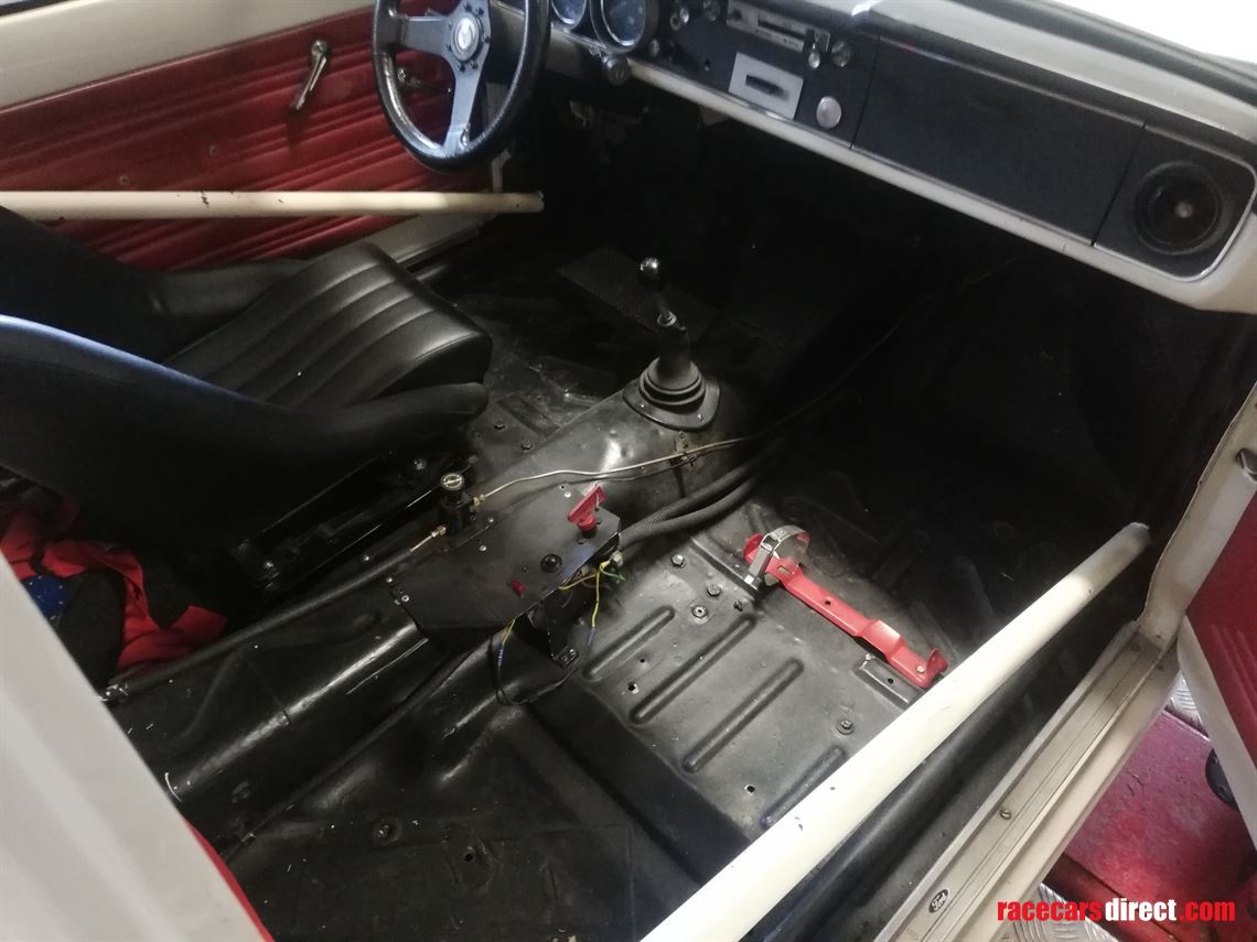 ford-cortina-track-car