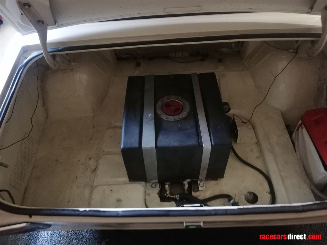 ford-cortina-track-car