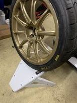 pit-stop-spare-wheel-stands