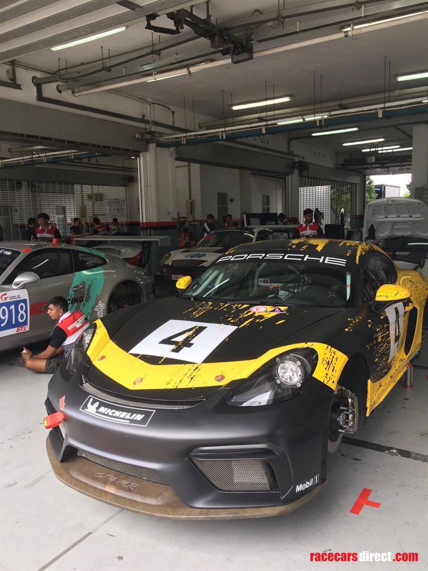 2019-porsche-718-gt4-clubsport-with-mr-packag