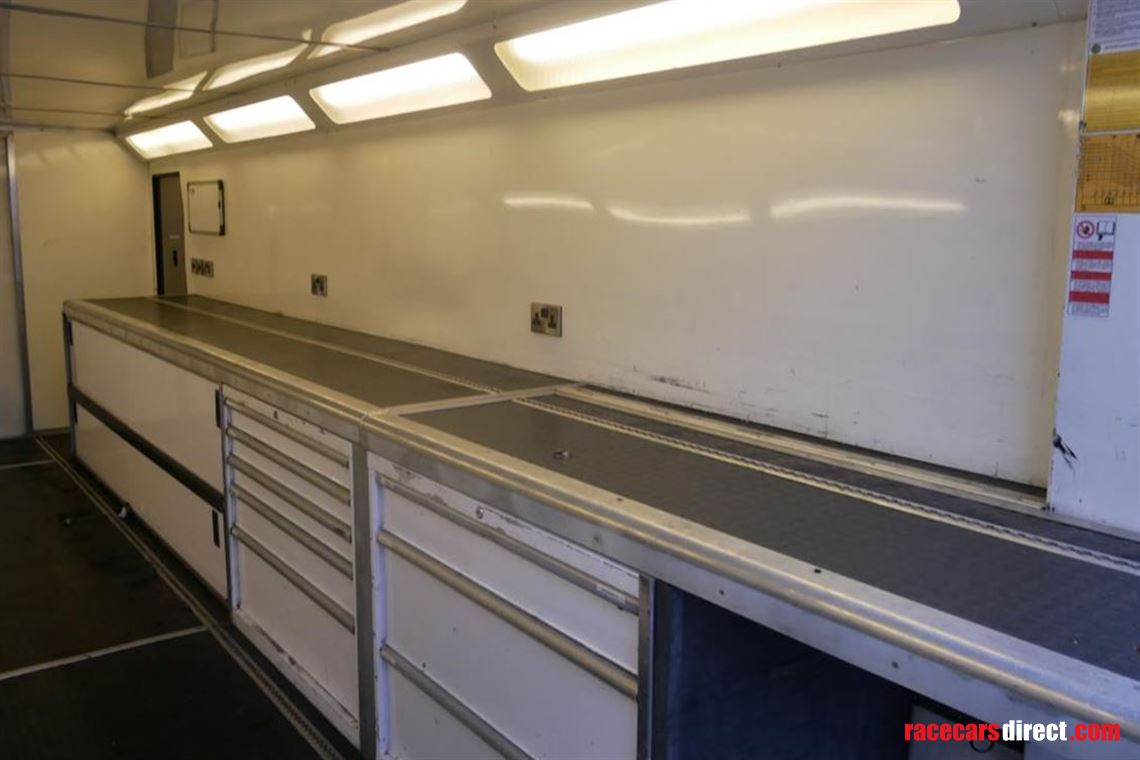 hopkins-race-transporter