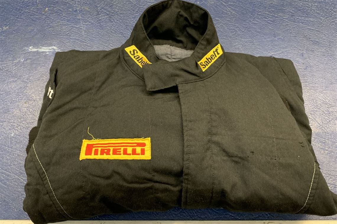 sabelt-pit-crew-fireproofs-ruroc-helmets-flig