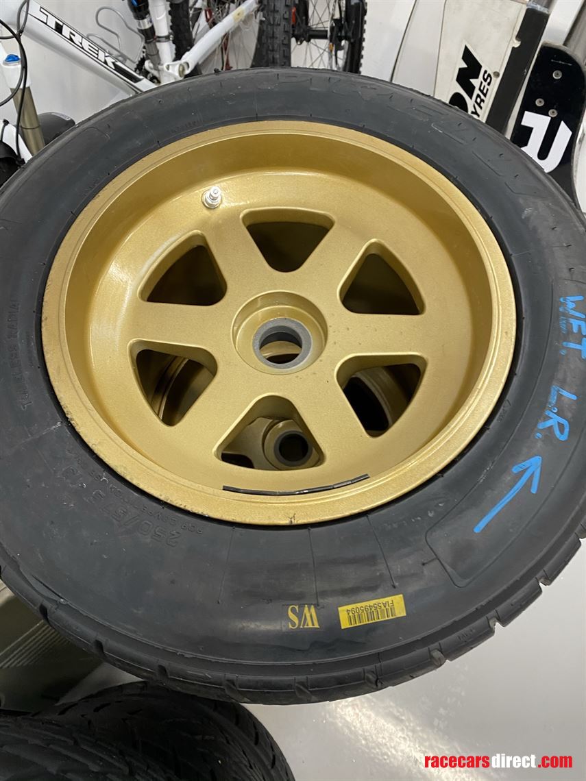 dallara-f301-toms-toyota-f3-car