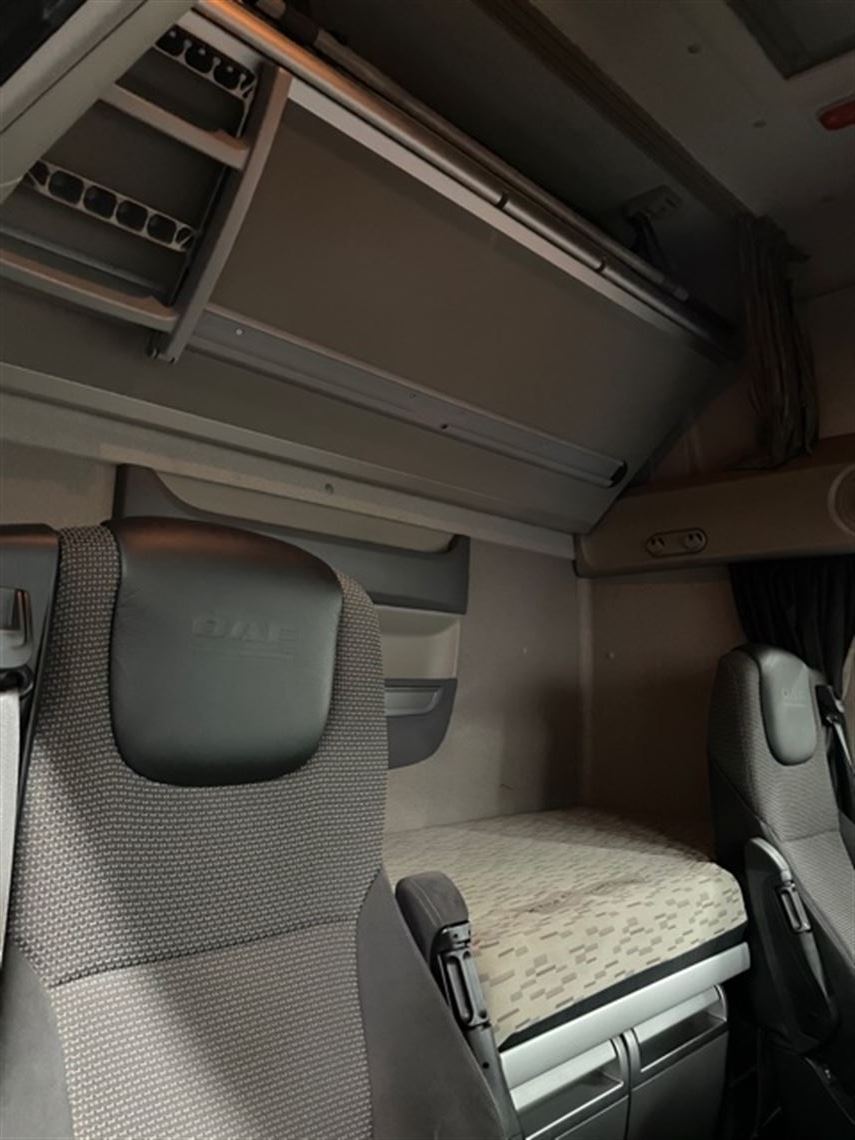 2017-daf-ftxf-4x2-tractor-unit