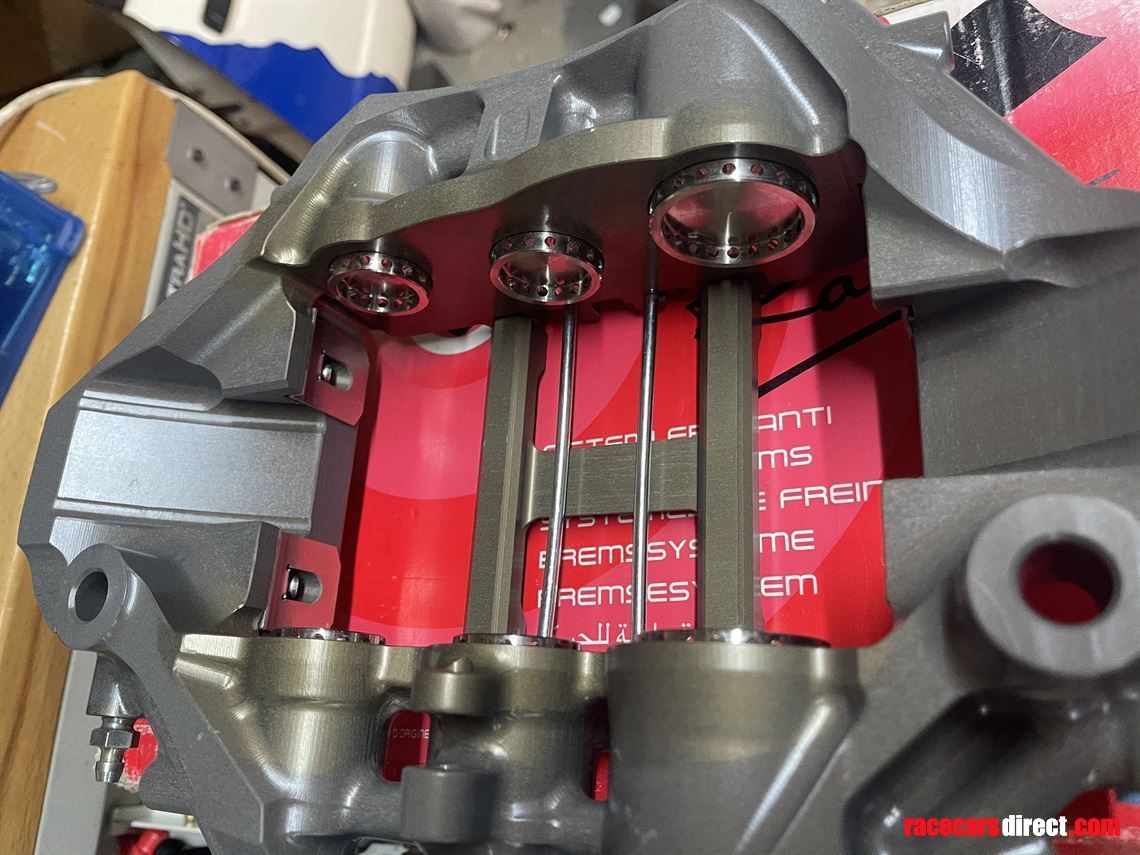 xa83132-brembo-caliper