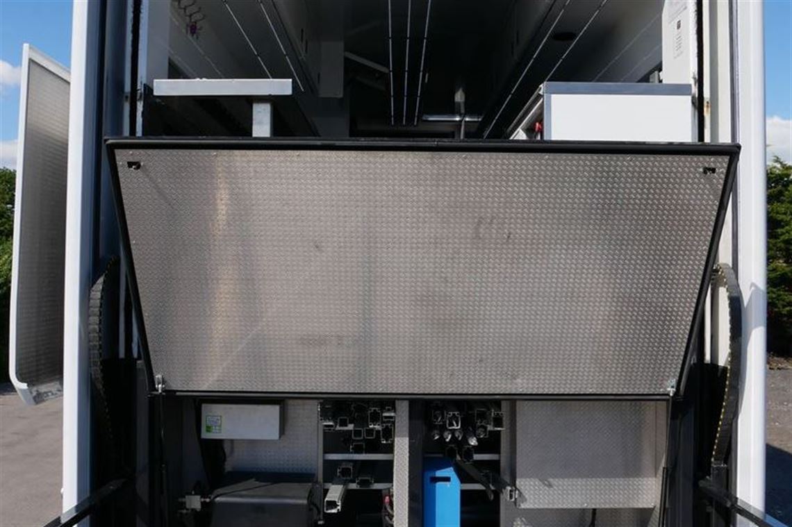 3-formula-car-or-2-gt-car-transporter