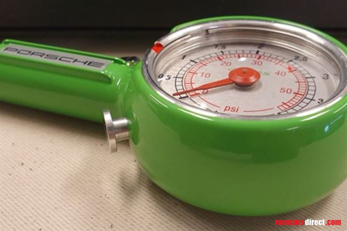 porsche-gt3-rs-tyre-pressure-gauge
