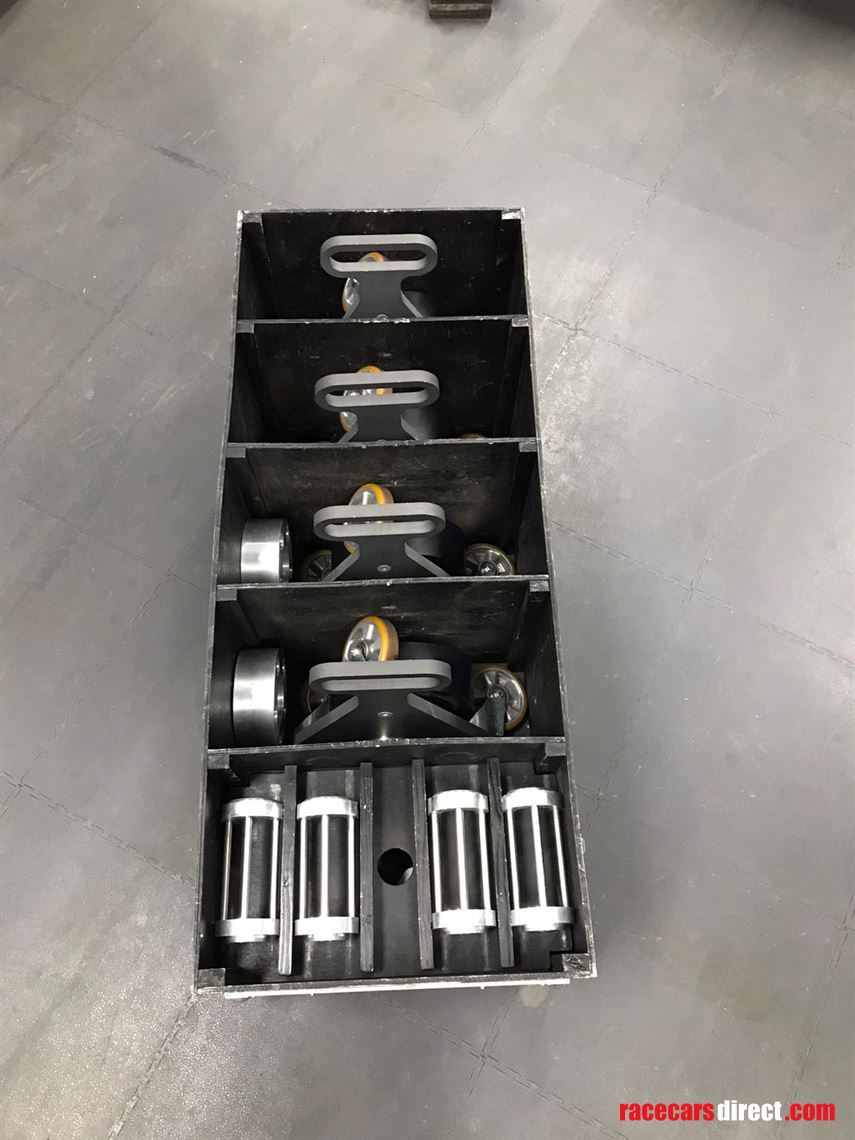 aston-martin-vantage-gt4-17a-pit-equipment