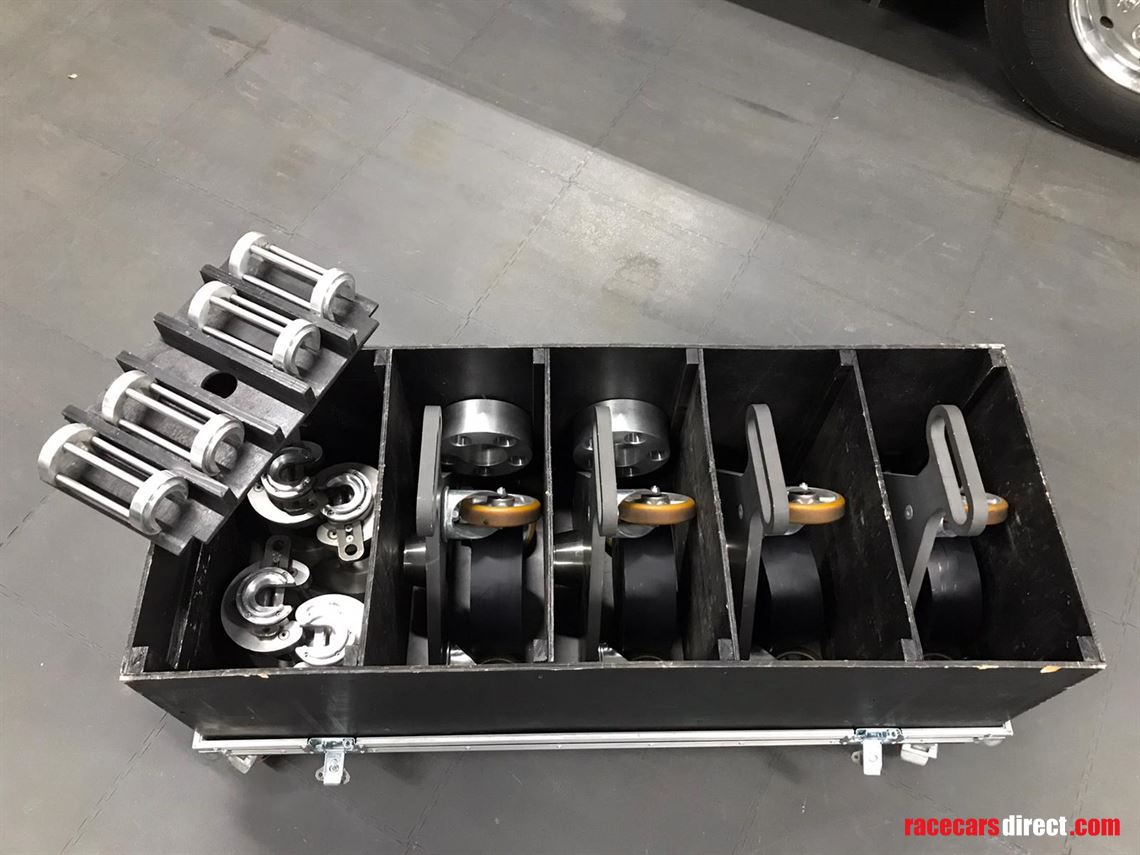 aston-martin-vantage-gt4-17a-pit-equipment