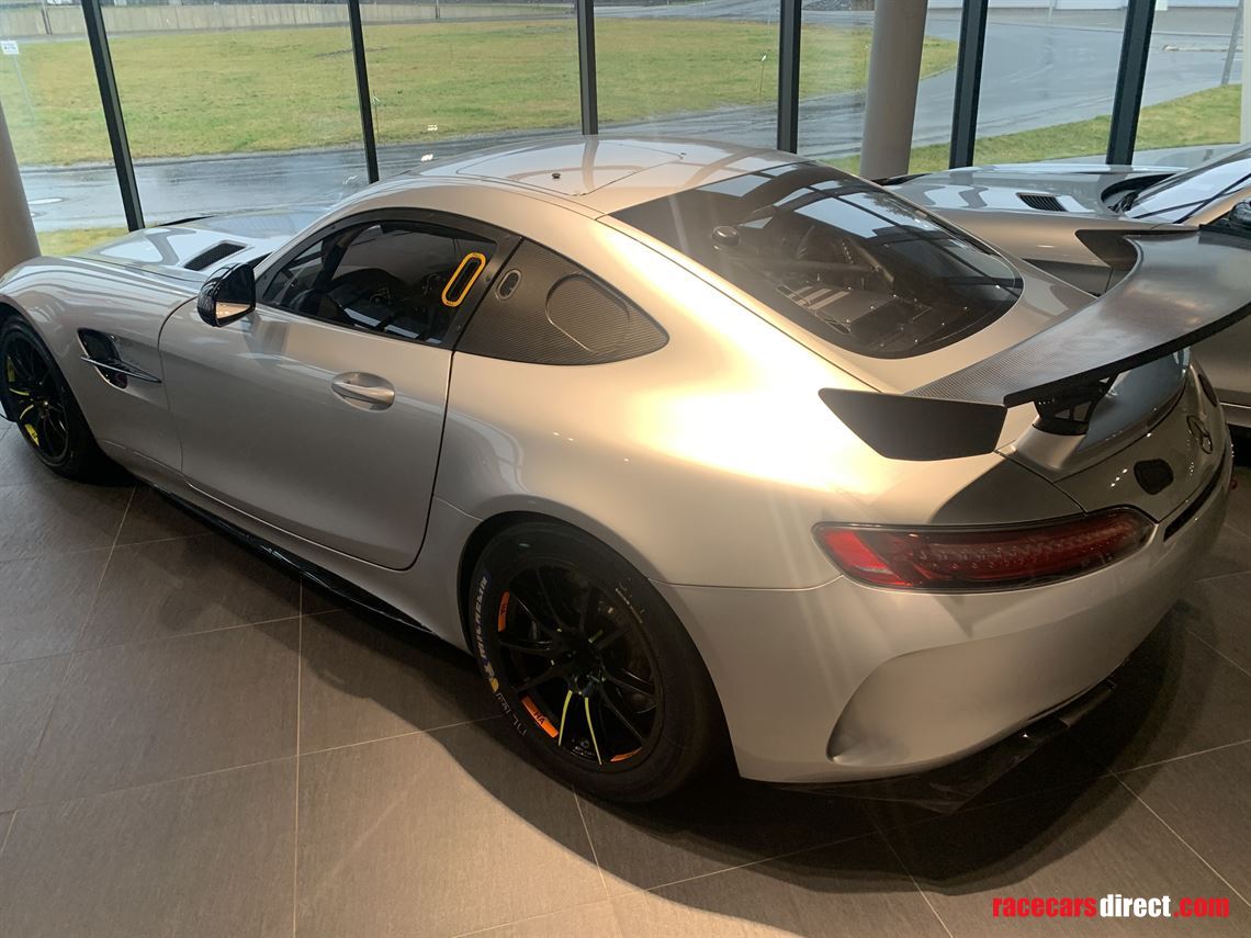 mercedes-amg-gt4-in-great-condition