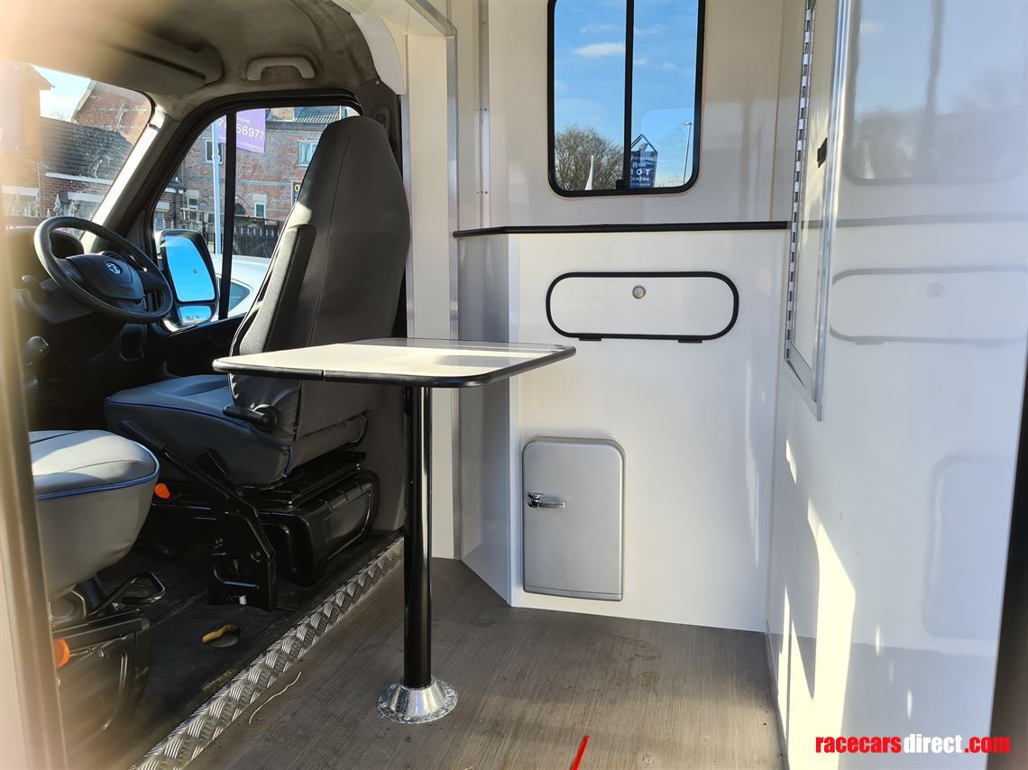 35-tonne-vauxhall-movano-race-truck