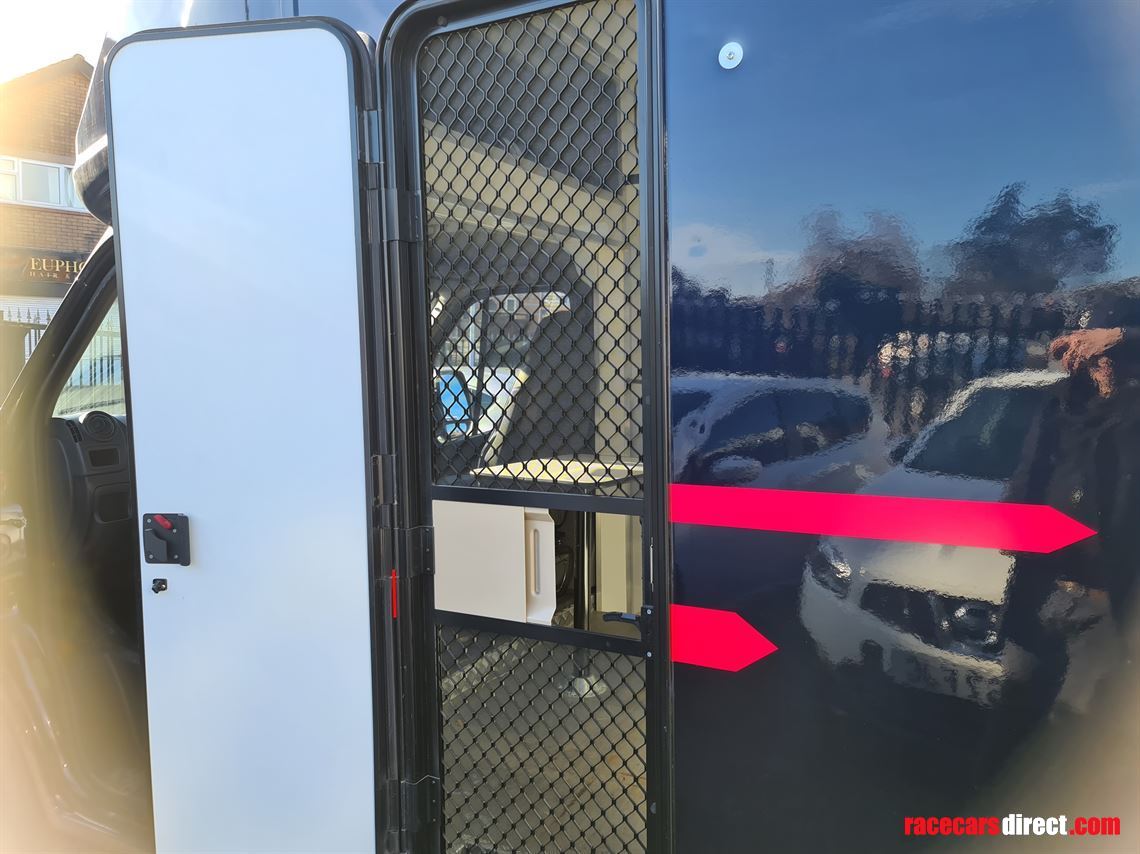 35-tonne-vauxhall-movano-race-truck