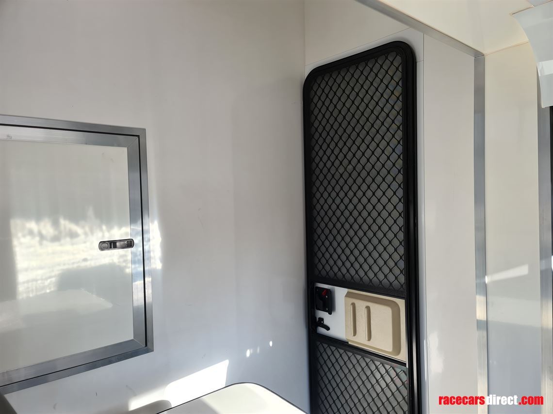 35-tonne-vauxhall-movano-race-truck