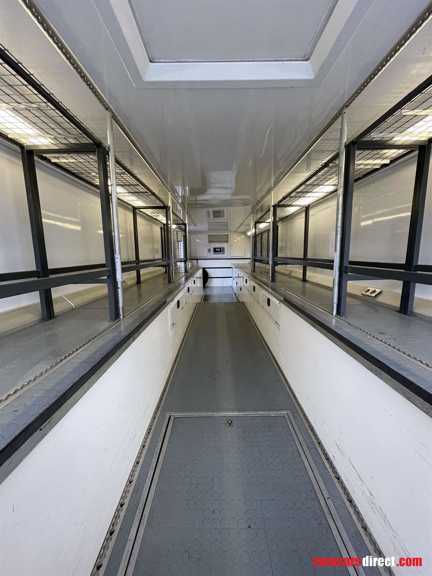 4-formula-car-transporter