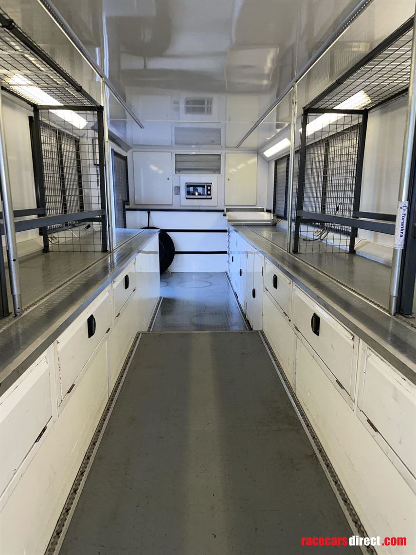 4-formula-car-transporter