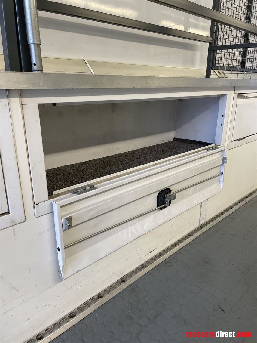 4-formula-car-transporter