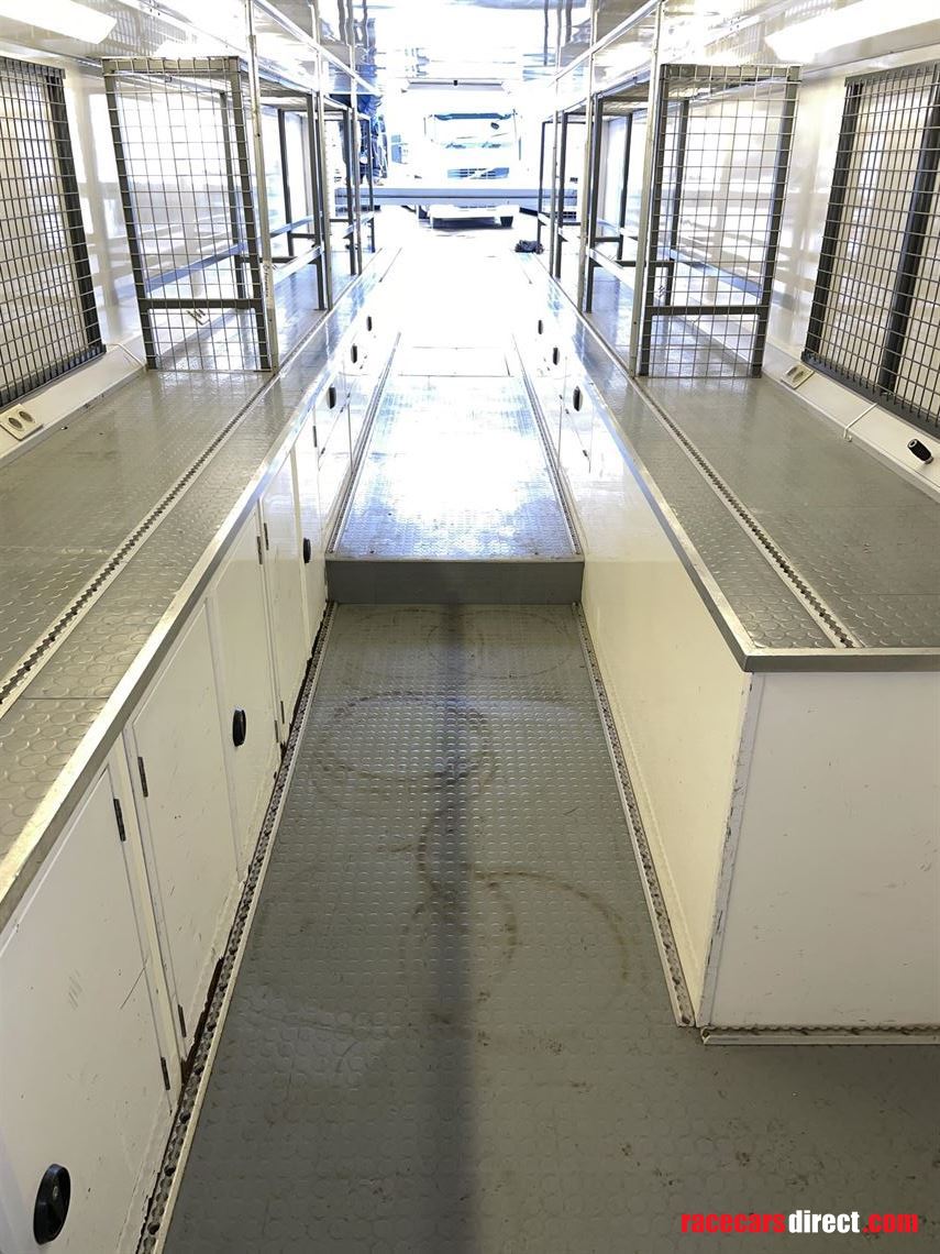 4-formula-car-transporter