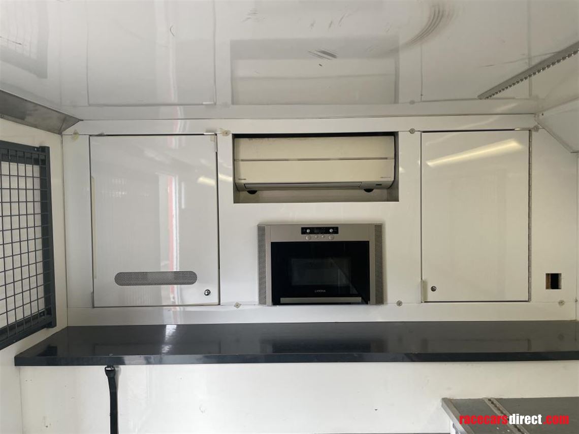 4-formula-car-transporter