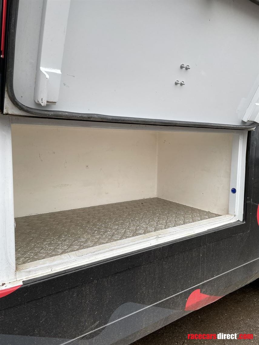 4-formula-car-transporter