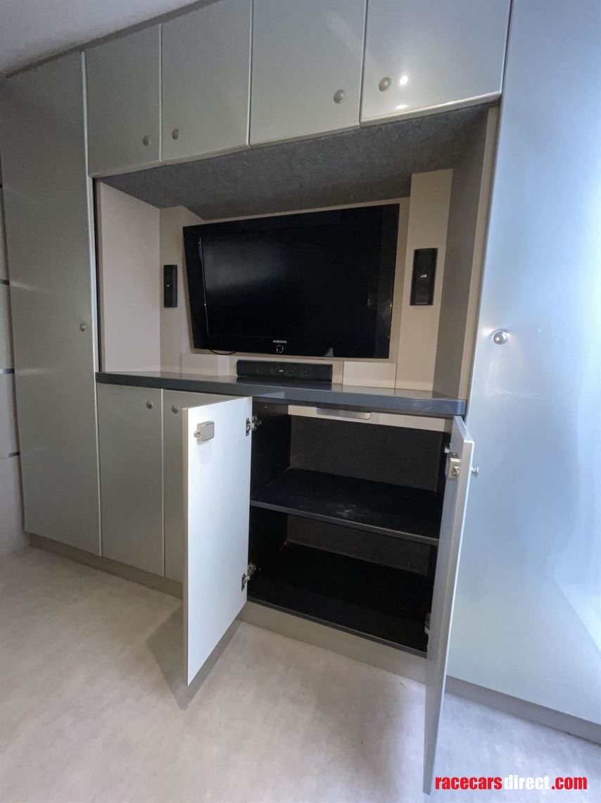 4-formula-car-transporter