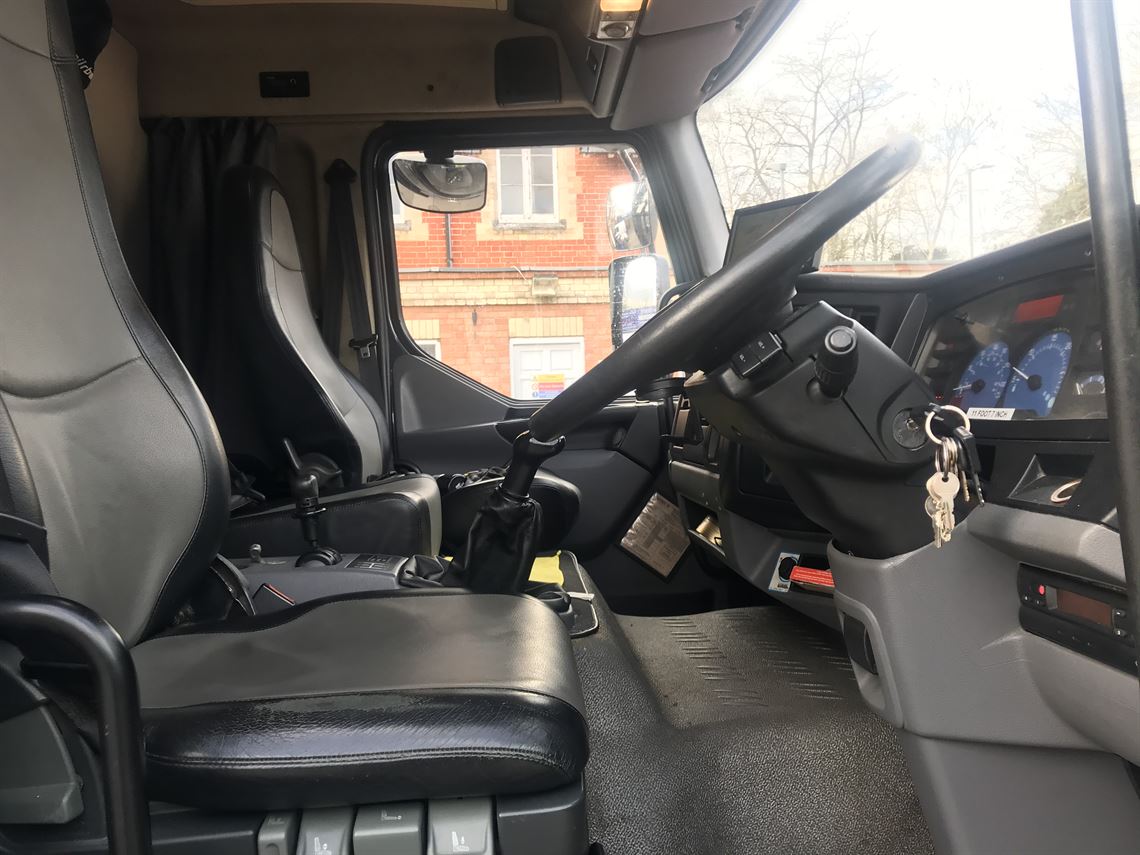 racecar-transporterrenaultdaf-excellent-condi