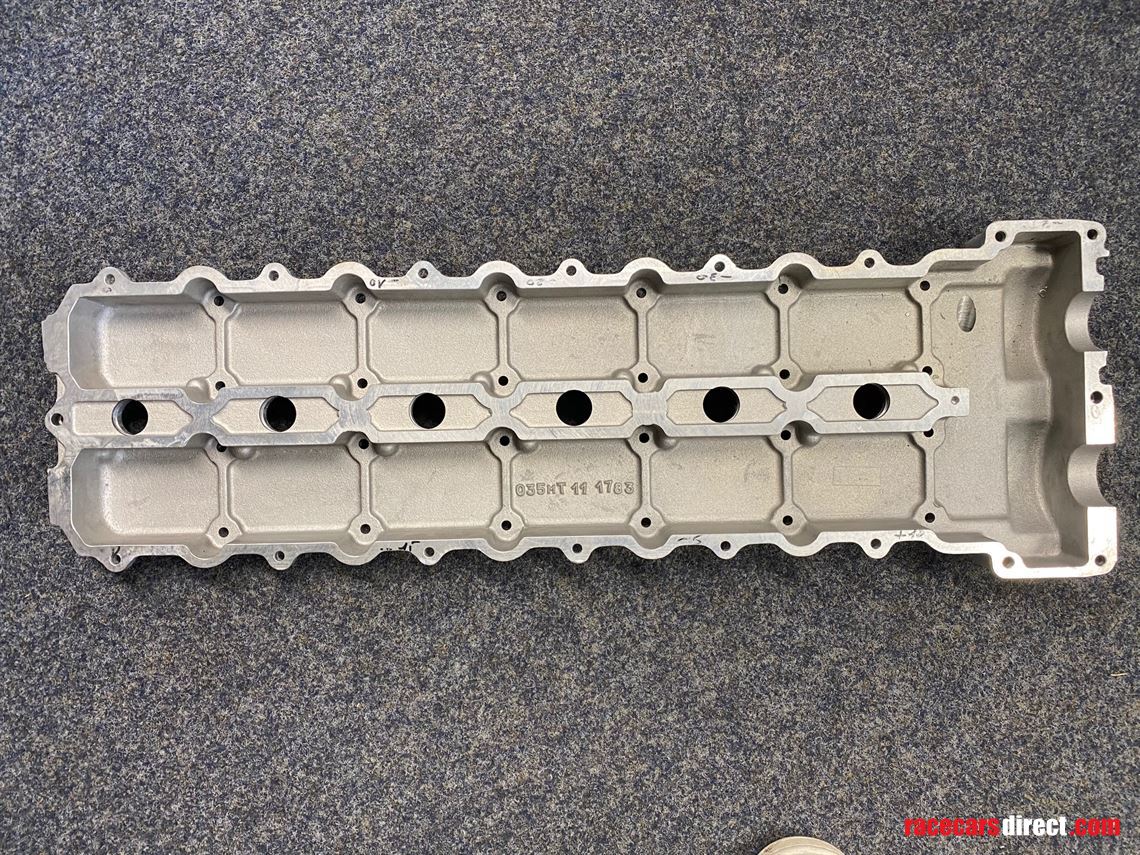 bugatti-eb-110-valve-cover