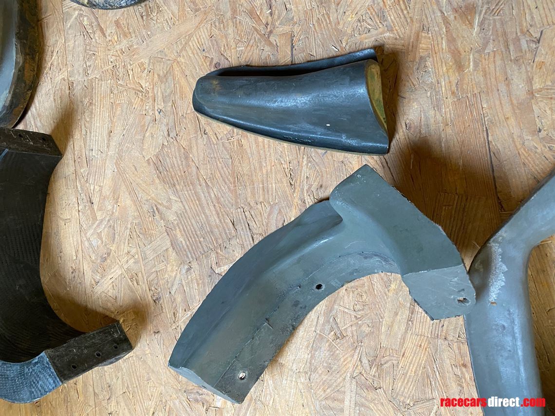 mercedes-benz-dtmitc-carbon-fiber-parts-and-m