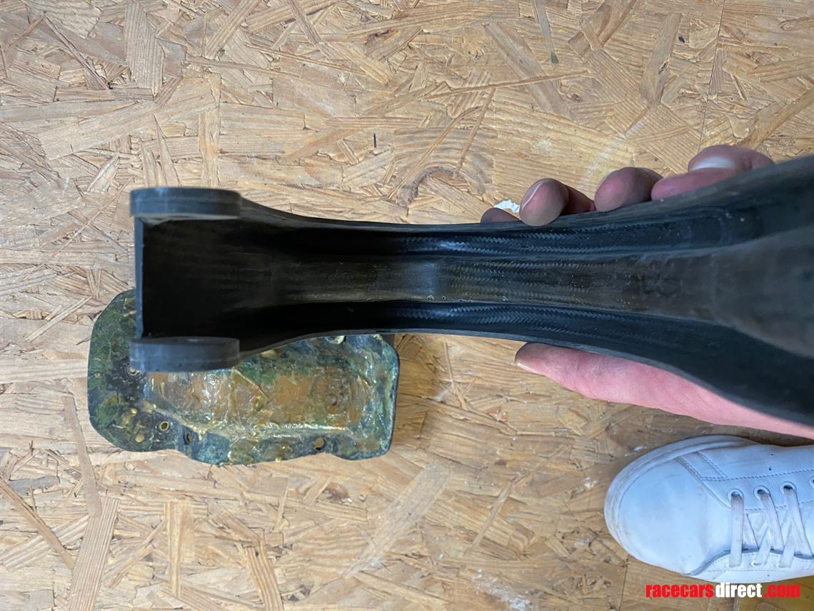 mercedes-benz-dtmitc-carbon-fiber-parts-and-m