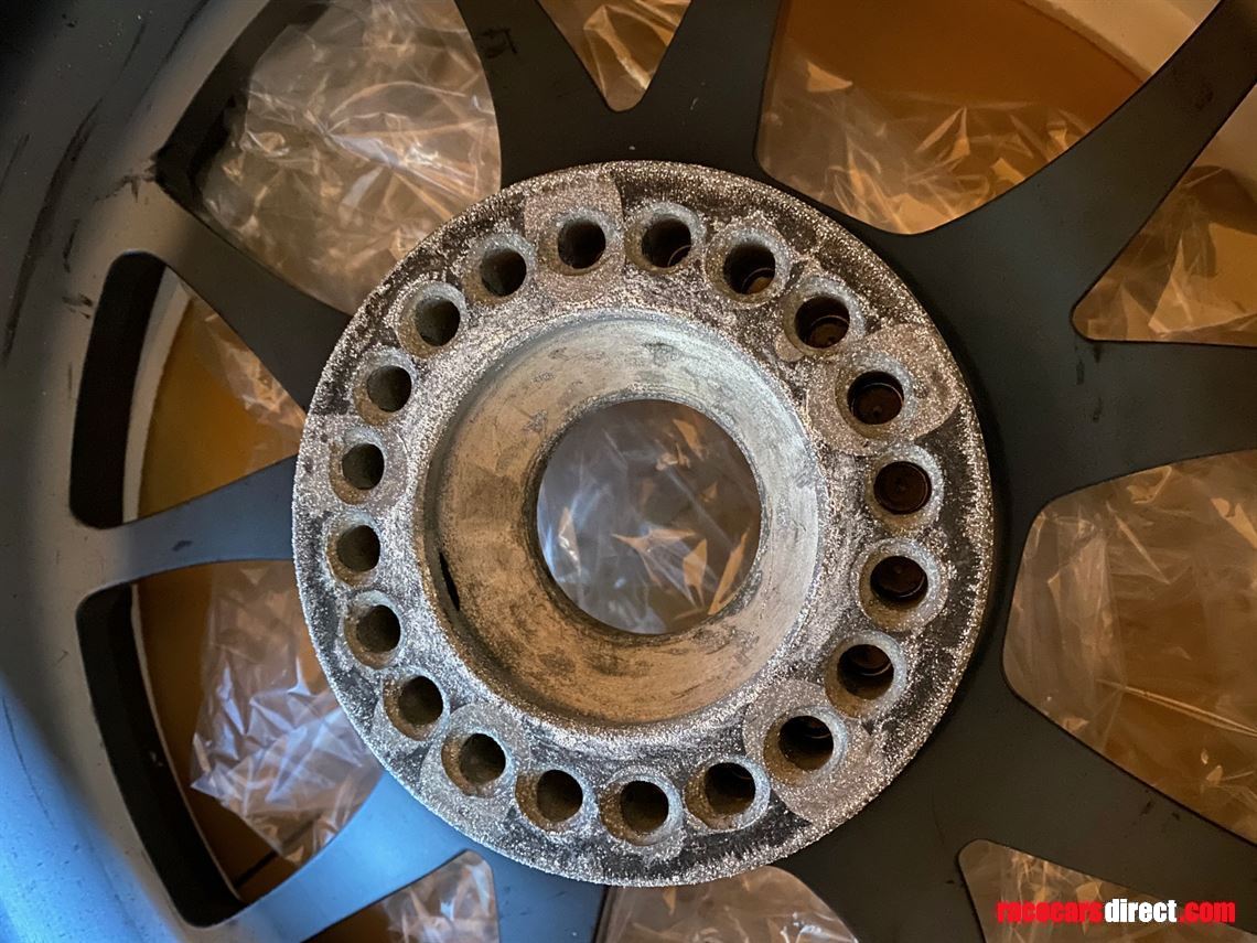 aston-martin-v12-vantage-gt3-wheels