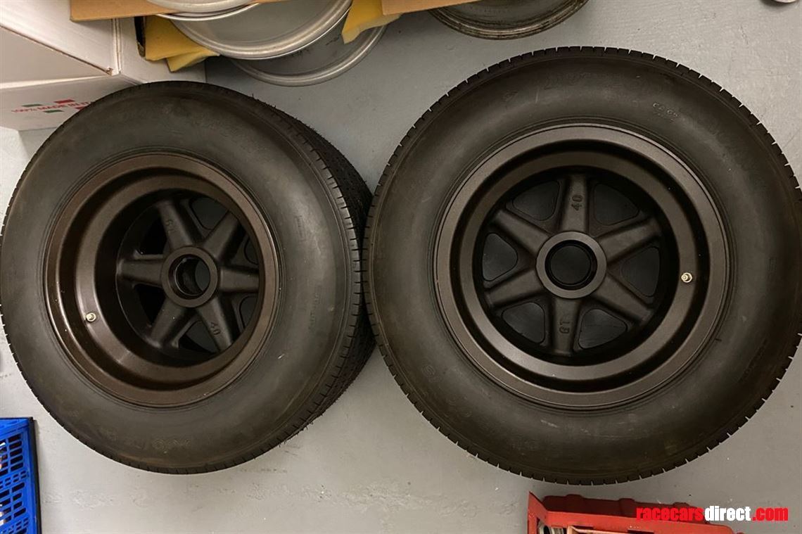 ford-gt40-wheels-with-dunlop-tires
