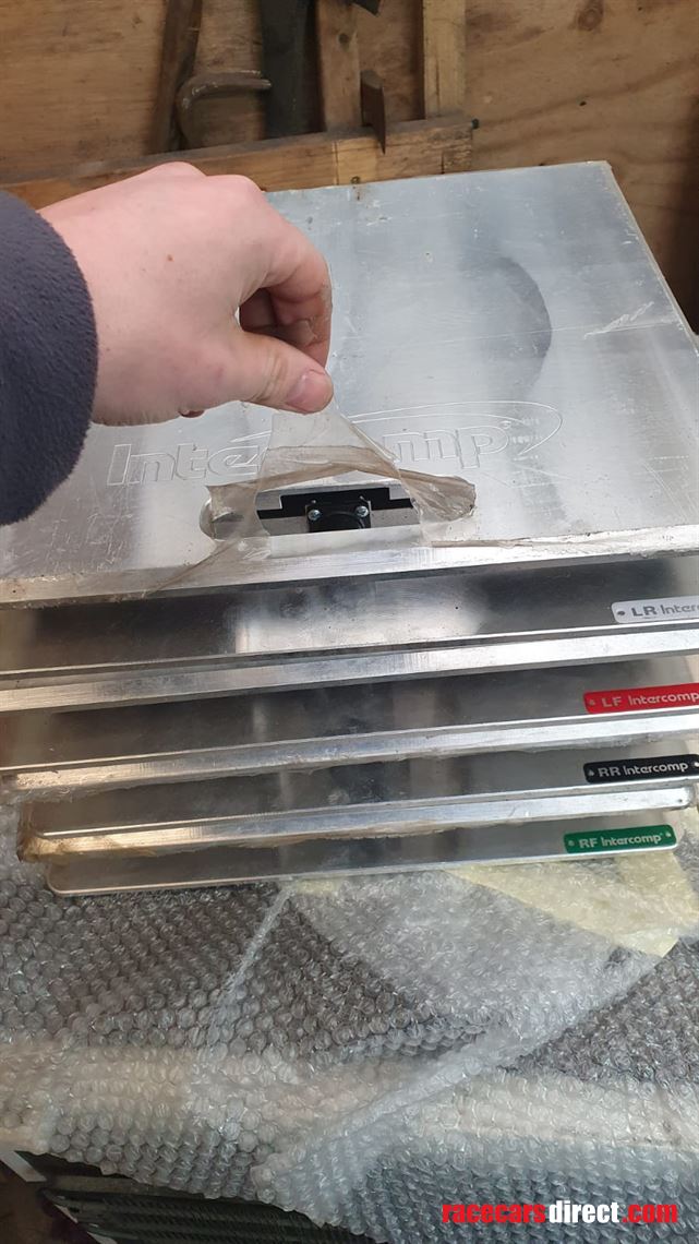 intercomp-corner-scales