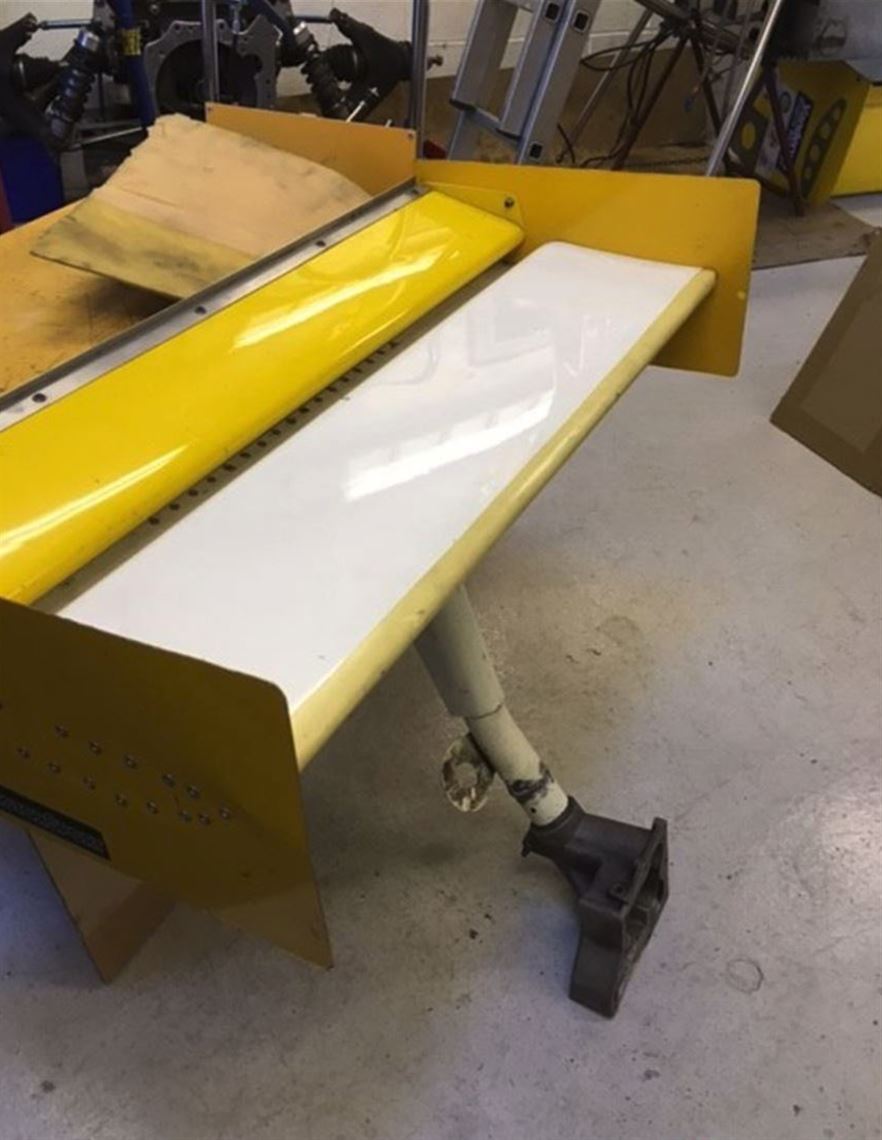 centre-post-rear-wing